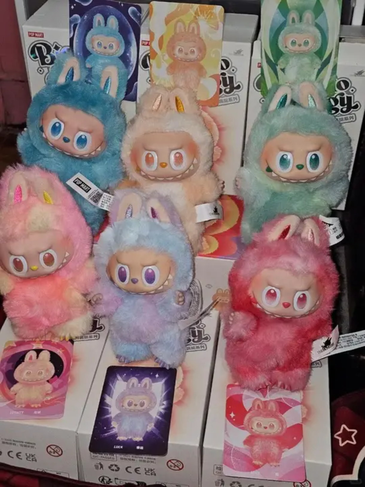 تصویر واقعی عروسک لبوبو اصلی با طراحی بامزه